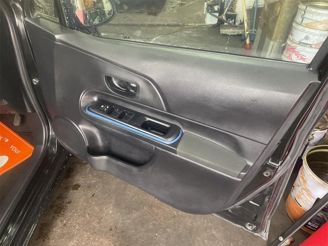 アクア S スマートキー 電動格納ミラー CVT 衝突安全ボディ 記録簿 ABS ESC CD DVD再生 USB エアコン パワーステアリング パワーウィンドウ(36枚目)
