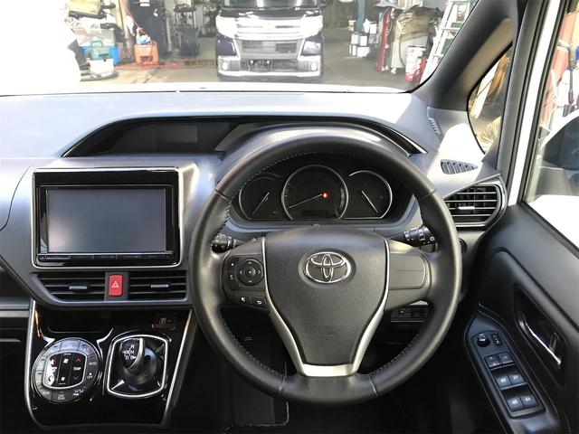 エスクァイア ハイブリッドＸｉ　ドライブレコーダー　ＥＴＣ　バックカメラ　ナビ　両側スライド・片側電動　オートライト　ＬＥＤヘッドランプ　スマートキー　電動格納ミラー　３列シート　ＣＶＴ　アルミホイール　盗難防止システム（3枚目）