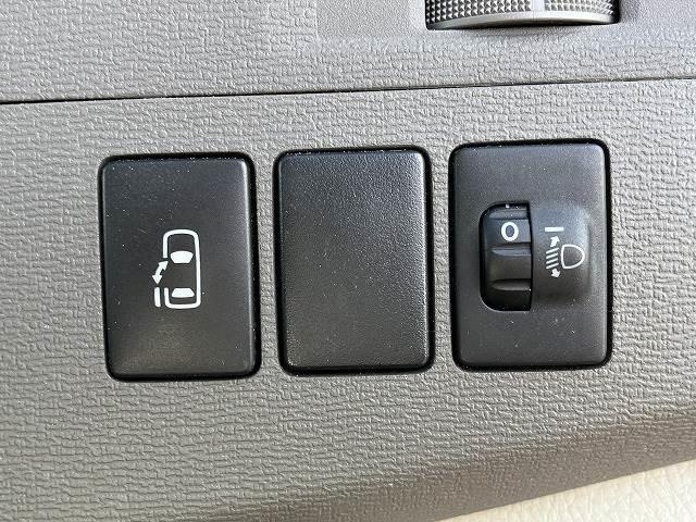 【電動スライドドア】運転席よりボタンひとつで開閉可能なスライドドアです。雨の日のお迎えなどに役立ちますね。