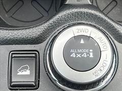 【ＡＬＬ　ＭＯＤＥ　４×４】走行中に２ＷＤ・４ＷＤの切り替えができ、急な路面変化にも即座に対応できます。 5