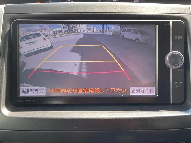 【　バックカメラ　】駐車の時に見えずらい後方がモニターで確認できます。駐車の苦手な方でも、スーパーやコンビニの駐車場でも後方、枠線を確認しながら駐車できます。バック時の衝突防止に役立ちます！