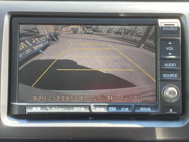 【　バックカメラ　】駐車の時に見えずらい後方がモニターで確認できます。駐車の苦手な方でも、スーパーやコンビニの駐車場でも後方、枠線を確認しながら駐車できます。バック時の衝突防止に役立ちます！