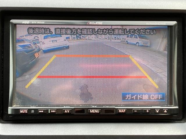 【　バックカメラ　】駐車の時に見えずらい後方がモニターで確認できます。駐車の苦手な方でも、スーパーやコンビニの駐車場でも後方、枠線を確認しながら駐車できます。バック時の衝突防止に役立ちます！