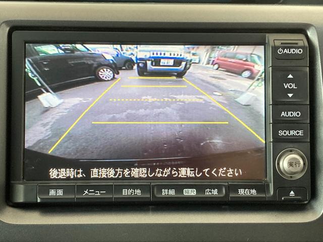 【　バックカメラ　】駐車の時に見えずらい後方がモニターで確認できます。駐車の苦手な方でも、スーパーやコンビニの駐車場でも後方、枠線を確認しながら駐車できます。バック時の衝突防止に役立ちます！