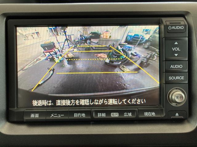 【　バックカメラ　】駐車の時に見えずらい後方がモニターで確認できます。駐車の苦手な方でも、スーパーやコンビニの駐車場でも後方、枠線を確認しながら駐車できます。バック時の衝突防止に役立ちます！