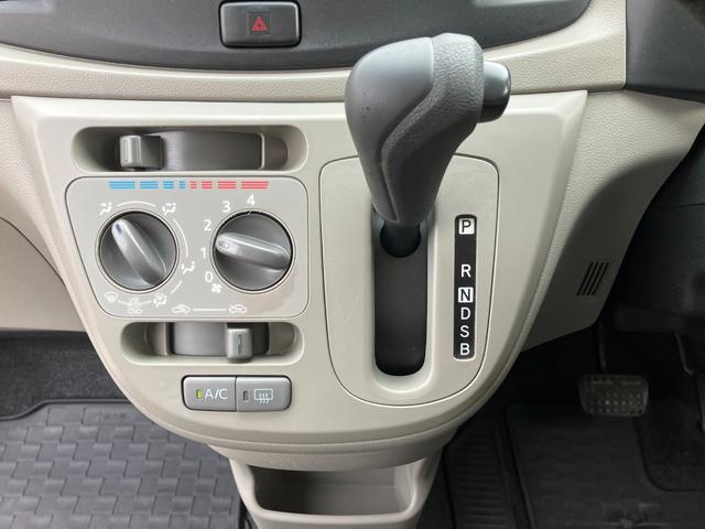 必ず使用するシフトレバー。確りと確認したいですね。
