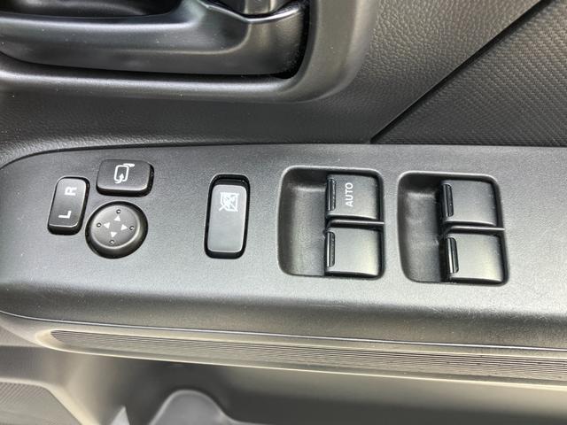 【コーナーセンサー】駐車時など障害物をセンサーが察知しアラームで教えてくれます!あると便利な装備です☆