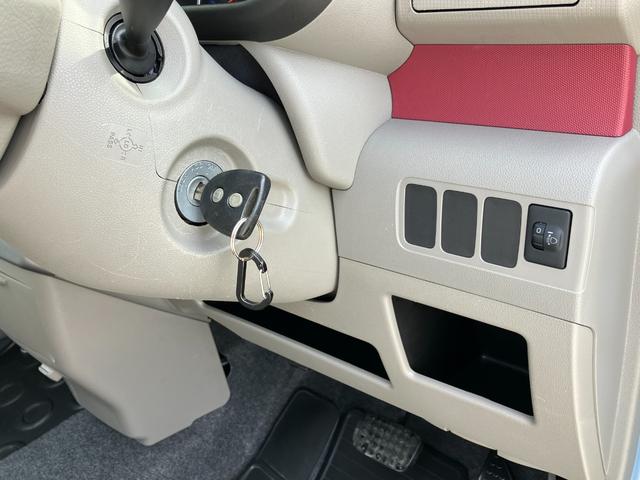 今や欠かせないアイテムとなったキーレス。もちろん付いています。直接キーを差し込まなくてもドアの施錠・開錠が出来ます。ドア回りのキズ防止にもなりますね