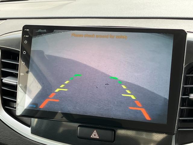 バックカメラも付いています。駐車の時に便利なのはもちろんの事、後方死角にいる子供たちに気が付くことができるので安心安全ですね