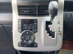 【　オートエアコン　】家庭のエアコンと同じように、設定温度になるまで風量をエアコンが調整してくれ、快適な車内温度が設定できます。 7