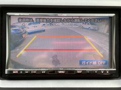 【　バックカメラ　】駐車の時に見えずらい後方がモニターで確認できます。駐車の苦手な方でも、スーパーやコンビニの駐車場でも後方、枠線を確認しながら駐車できます。バック時の衝突防止に役立ちます！ 5