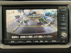 【　バックカメラ　】駐車の時に見えずらい後方がモニターで確認できます。駐車の苦手な方でも、スーパーやコンビニの駐車場でも後方、枠線を確認しながら駐車できます。バック時の衝突防止に役立ちます！ 5