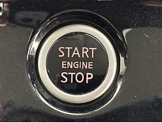 【　スマートキープッシュスタート　】鍵を挿さずにポケットに入れたまま鍵の開閉、エンジンの始動まで行えます。