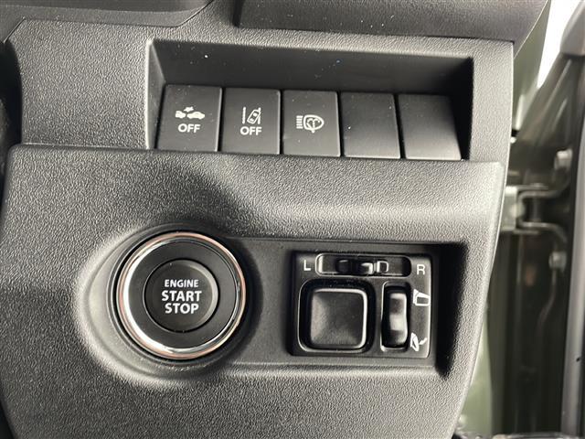 【　スマートキー、プッシュスタート　】鍵を挿さずにポケットに入れたまま鍵の開閉、エンジンの始動まで行えます。