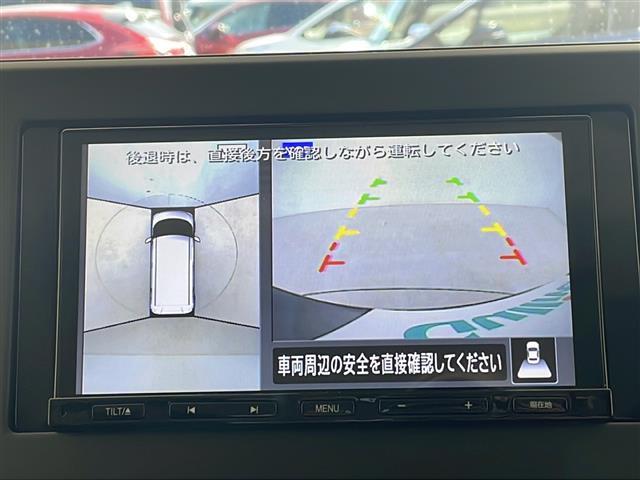 【　全方位カメラ　】上から見下ろしたように駐車が可能です。安心して縦列駐車も可能です♪