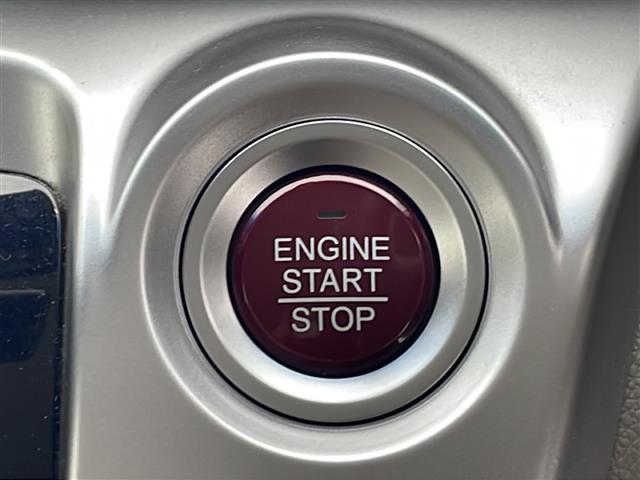 【　スマートキー／プッシュスタート　】鍵を挿さずにポケットに入れたまま鍵の開閉、エンジンの始動まで行えます。