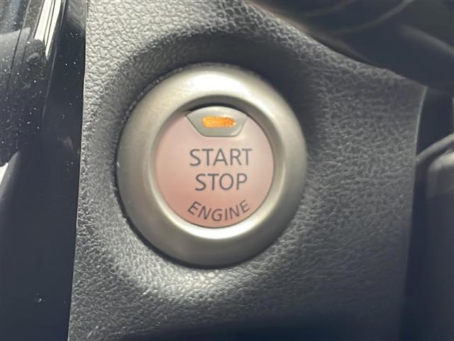 【　スマートキー／プッシュスタート　】鍵を挿さずにポケットに入れたまま鍵の開閉、エンジンの始動まで行えます。