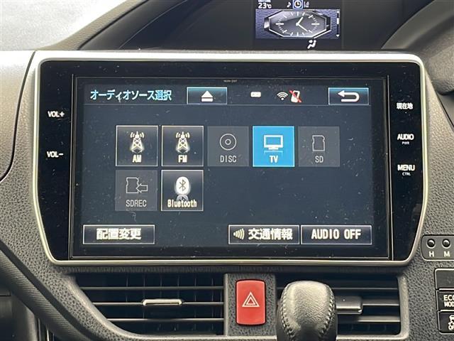 ヴォクシー ＺＳ　純正１０インチナビ（ＣＤ／ＤＶＤ／フルセグＴＶ／Ｂｌｕｅｔｏｏｔｈ接続／ＵＳＢ）　バックカメラ　ＥＴＣ　両側パワースライドドア　ＬＥＤヘッドライト　ドライブレコーダー　コーナーセンサー　スマートキー