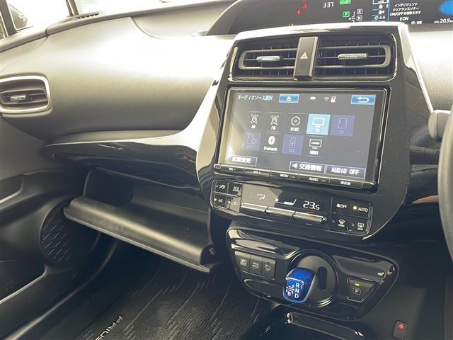 プリウス Ｓセーフティプラス　ツートーン　純正９インチナビ　フルセグＴＶ　ＤＶＤ　ＣＤ　ｂｌｕｅｔｏｏｔｈ　ＨＤＭＩ　バックカメラ　ＥＴＣ　前後コーナーセンサー　ＬＥＤヘッドライト　クルーズコントロール　トヨタセーフティーセンス　スペアキー（13枚目）