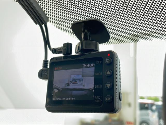 【　ドライブレコーダー　】運転中の記録を残します。事故などを起こした起こされた時の証拠を残します。