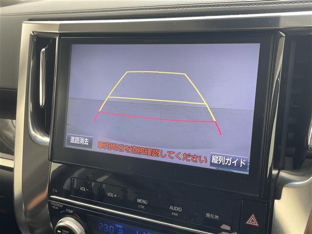 【バックモニター】後ろのカメラの映像がモニターに映し出されるので、後方の見えない死角や、障害物との距離感などもしっかり安全確認することができます！