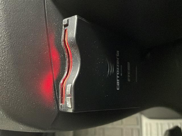 【ＥＴＣ２．０（ＤＳＲＣ）】ＥＴＣカードを挿入すれば料金所はノンストップで通過できます。ＥＴＣ限定の割引や、高速道路の情報提供サービスを利用できます。