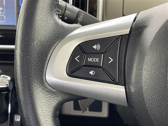 【 ステアリングスイッチ 】手元のスイッチでナビ操作が可能です。非常に便利な機能です。取り付けのナビによってはオプション設定となっております。