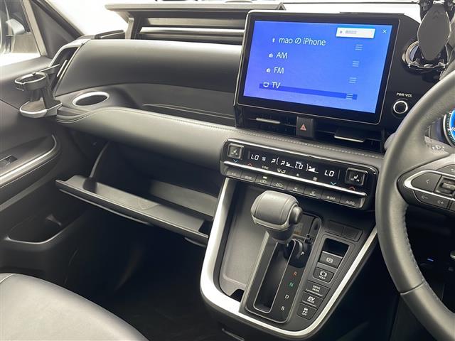 【 オートエアコン 】車内温度を感知して自動で温度調整をしてくれるのでいつでも快適な車内空間を創り上げます。