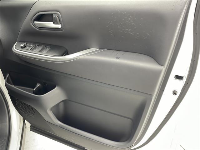 【 電動格納ミラー 】ドライバーの目線に合わせ、ミラーの上下左右調整が可能です。
