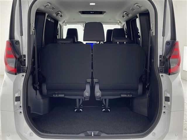 【ラゲッジスペース】ダンボールなどの大きい荷物も釣り具などの長尺物まで様々載せられそうです。