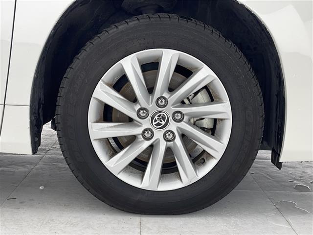 【純正アルミホイール】専用のアルミなので、お車のイメージにぴったり。社外のアルミやスタッドレスタイヤも取り扱いございます。ドレスアップもカスタマイズもお任せください。