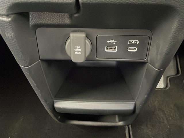 【 USB端子 】USB接続もついていますので携帯などの電子機器の充電にも使えて便利です♪