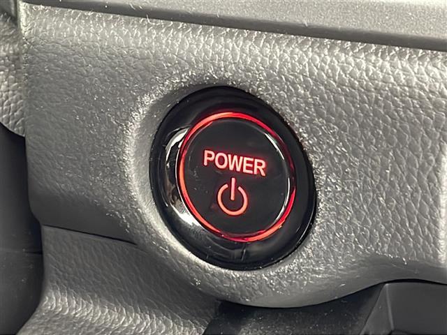 【 スマートキー・プッシュスタート 】鍵を挿さずにポケットに入れたまま鍵の開閉、エンジンの始動まで行えます。