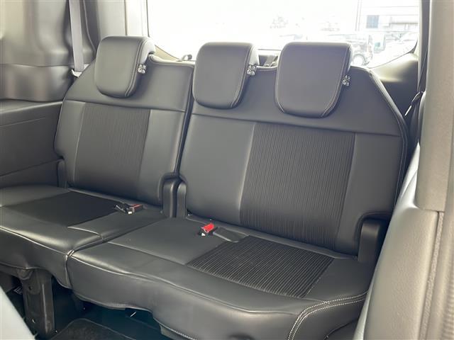 【 サードシート 】3列目のシートも広々していて居住性が高くなっています♪ファミリープランの方にもぴったりです♪