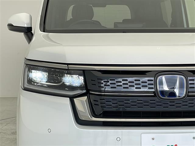 【 LEDヘッドライト 】悪天候や夜間の走行も視界良好で安心してお乗りいただけます。////