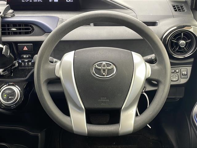 【ステアリング】軽い力で扱いやすいハンドルです。目立つ傷やスレなどなく綺麗な状態です！除菌プランいれていただくとさらに快適に！清潔なお車はお子様にも安心ですね！