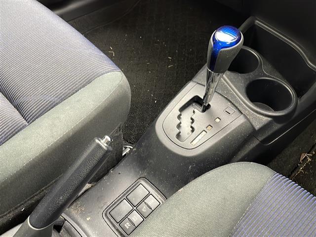 【シフトレバー】シフトの操作がしやすく快適なドライブを楽しんでいただけます!
