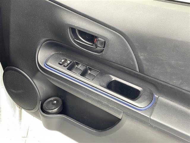 【パワーウインドウ】運転席のスイッチで、各席の窓ガラスの開閉ができます!あると便利ですよね!