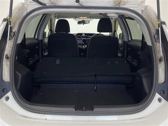 【ラゲッジスペース】リアシートを倒せばこの大容量!!ダンボールなどの大きい荷物も釣り具などの長尺物まで様々載せられそうです!!