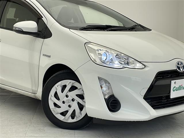 【電動格納ミラー】運転席のスイッチで、ドアミラーの開閉や角度の調整ができます。