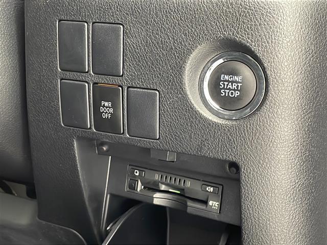 【スマートキー(エンジンスタートストップスイッチ)】スマートキー(電子キー)を持っていれば、スイッチを押すだけでエンジンをかけることができます!