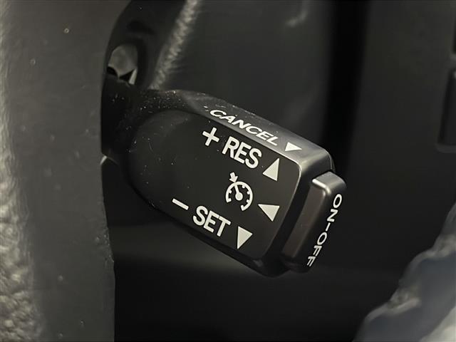 【クルーズコントロール】高速道路や自動車専用道路を走行中にドライバーが設定した速度で、アクセルペダルを踏まなくても、一定の車速で走行してくれます!