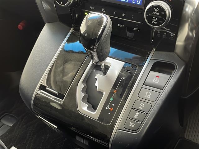 【シフトレバー】シフトの操作がしやすく快適なドライブを楽しんでいただけます!