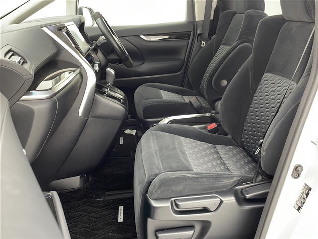 【助手席】きれいな助手席なので家族や友だちに乗ってもらっても安心です!