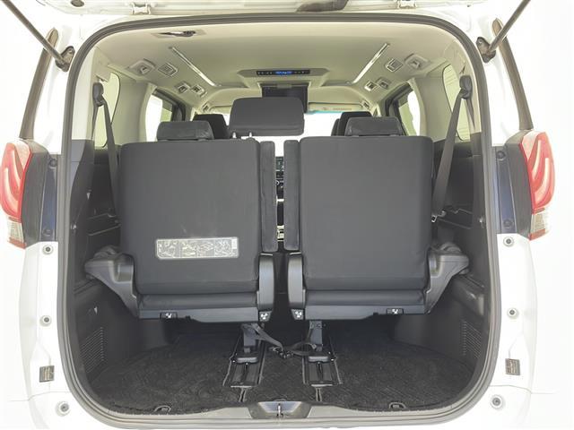 【ラゲッジスペース】リアシートを倒せばこの大容量!!ダンボールなどの大きい荷物も釣り具などの長尺物まで様々載せられそうです!!