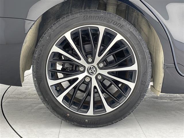 【純正18インチアルミホイール】専用のアルミなので、お車のイメージにぴったり!!社外のアルミやスタッドレスタイヤも取り扱いございます!!ドレスアップもカスタマイズもお任せください!!