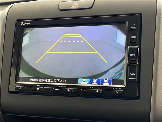 【バックモニター】後ろのカメラの映像をモニターに映し出すことができます!後方の見えない死角や、障害物との距離感をしっかり確認することができます!駐車が苦手な方におすすめです。