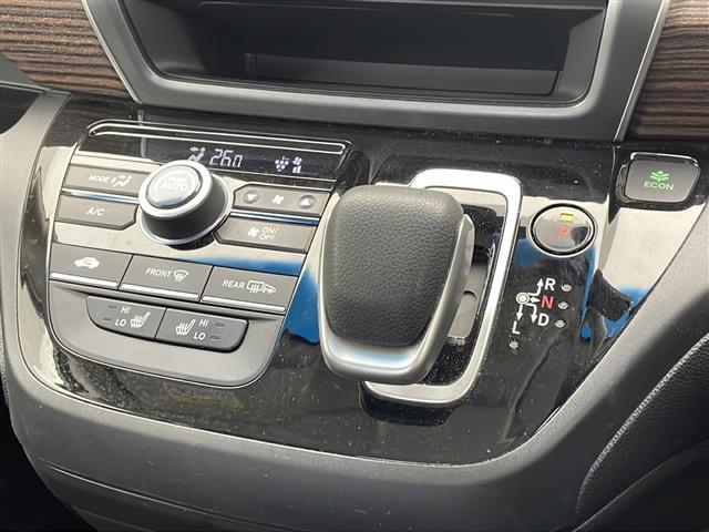 【シフトレバー】シフトの操作がしやすく快適なドライブを楽しんでいただけます!