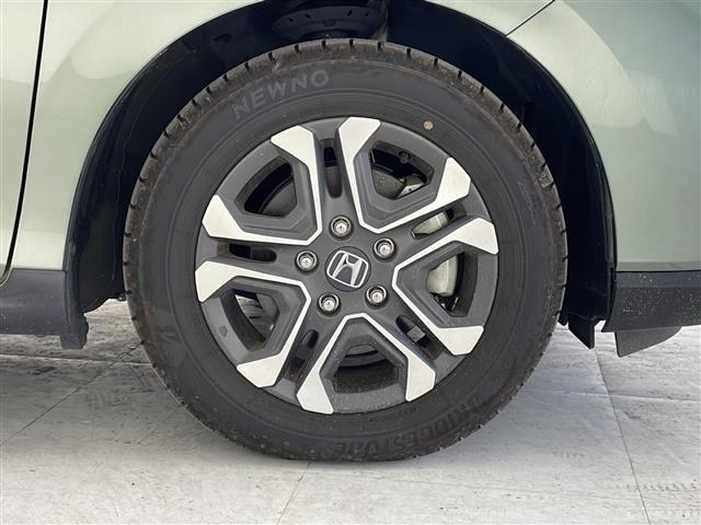 【純正アルミホイール】純正の専用アルミホイールが足元を飾ります!IDOMでは、社外アルミホイールや、スタッドレスタイヤも取扱いしております。ぜひご相談ください。