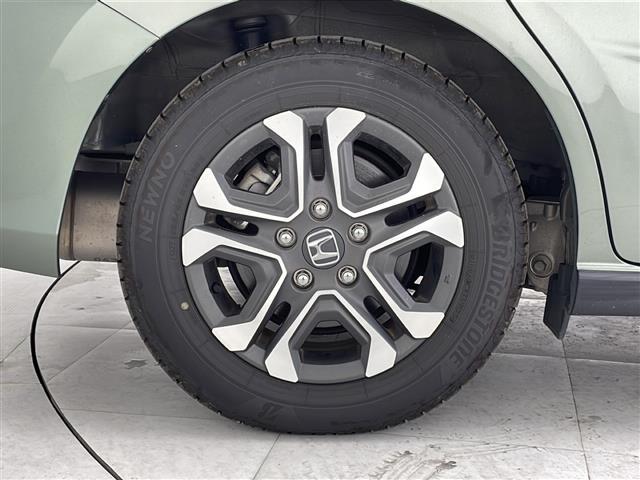 【純正アルミホイール】純正の専用アルミホイールが足元を飾ります!IDOMでは、社外アルミホイールや、スタッドレスタイヤも取扱いしております。ぜひご相談ください。